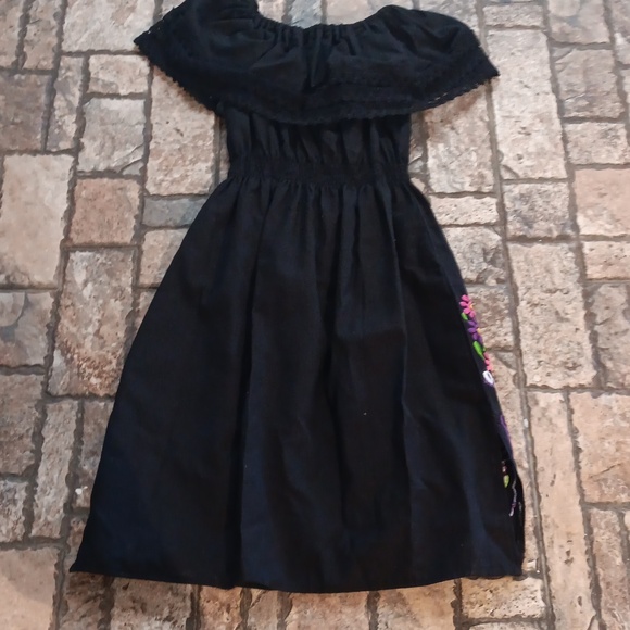 Girls Mexican Embroidered Dress - Picture 2 of 5